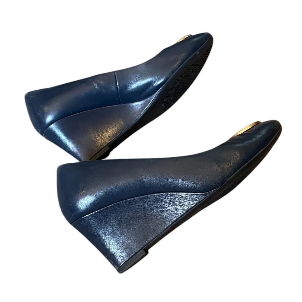 Tory Burch Chelsea Leather Navy Block Heels Women's Shoes Gold Medallion Size‎ 7